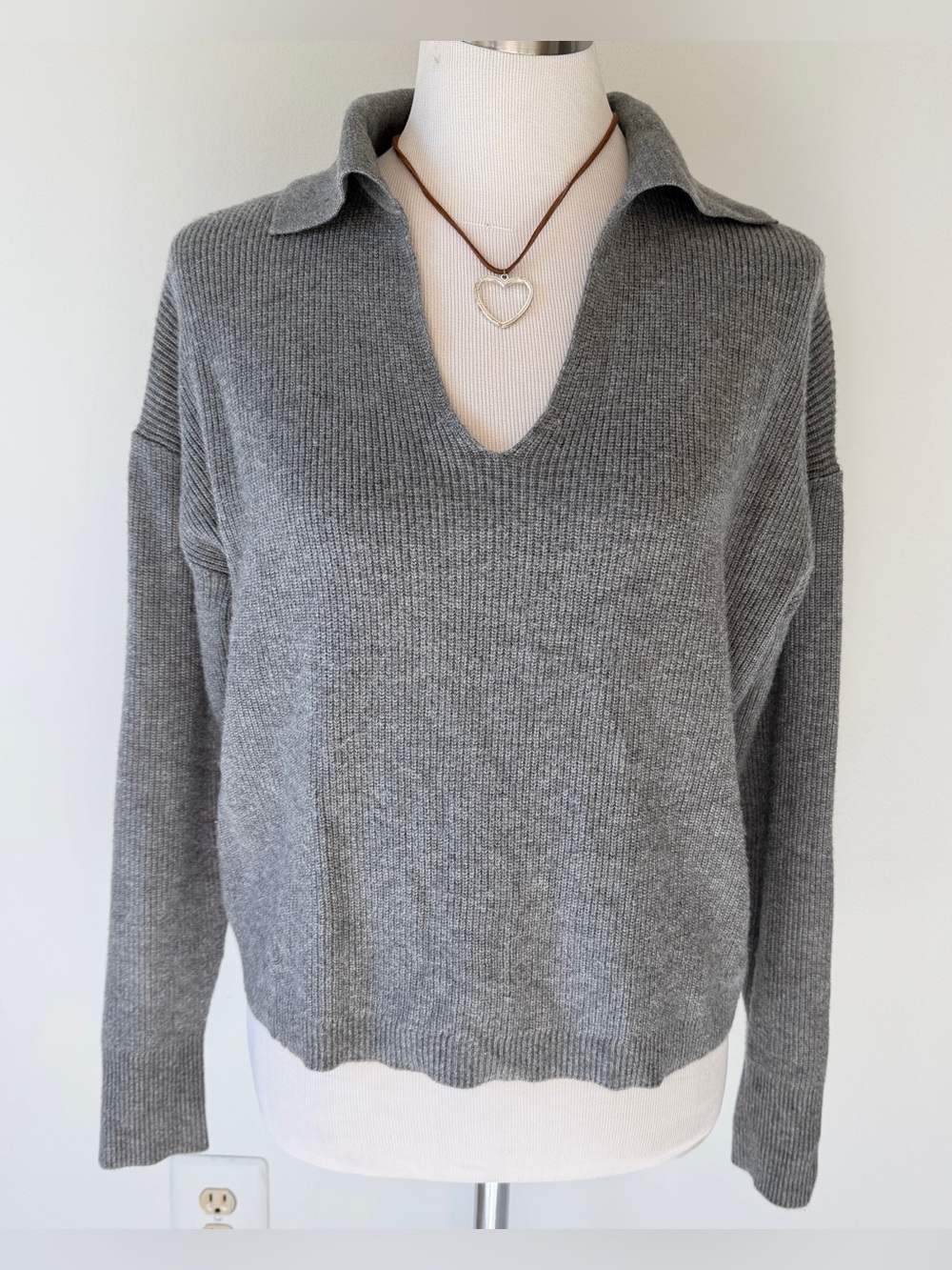 A New Day Y2K Grey Ribbed V Neck Long Sleeve Collared Knit Sweater, size Medium